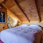 Pine Forest Chalet 1400M, Cinema & Fireplace Σαλέ