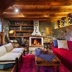Pine Forest 1400m, Cinema & Fireplace