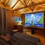 Pine Forest 1400m, Cinema & Fireplace בקתה Artemisía