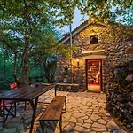 Σαλέ Pine Forest Chalet 1400M, Cinema & Fireplace *