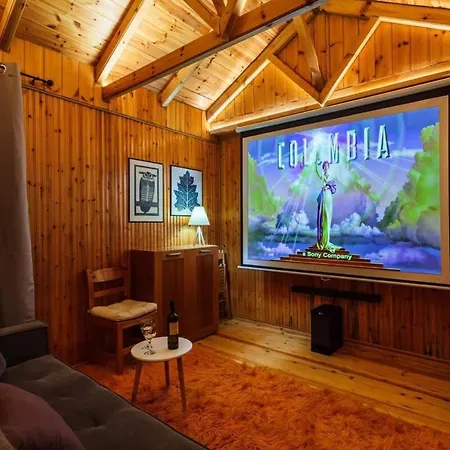 Шале Stone Forest Escape - Cozy Cinema & Starry Sky *