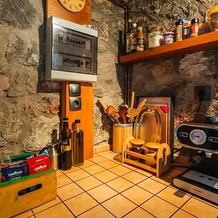 Pine Forest 1400m, Cinema&fireplace Chalet *