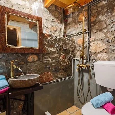 Σαλέ Stone Forest Escape - Cozy Cinema & Starry Sky Artemisía