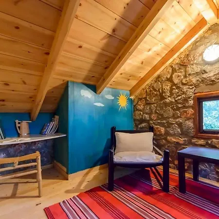 Stone Forest Escape - Cozy Cinema & Starry Sky Artemisia