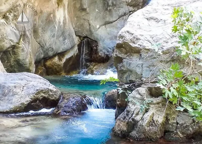 Stone Forest Escape - Cozy Cinema & Starry Sky Alpstuga Artemisía