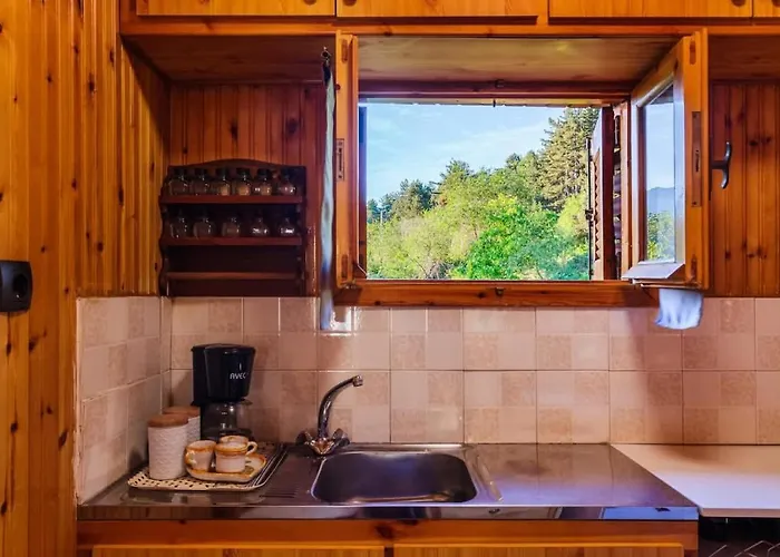 Stone Forest Escape - Cozy Cinema & Starry Sky Artemisía