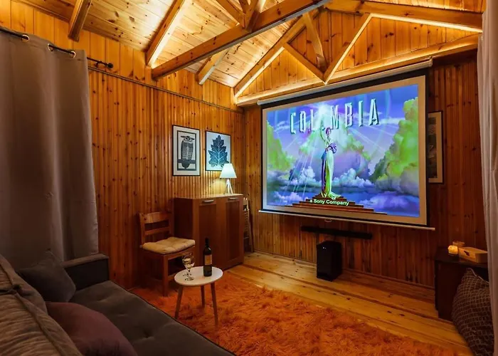 Alpstuga Stone Forest Escape - Cozy Cinema & Starry Sky *