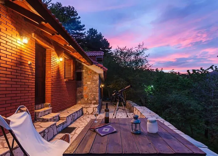 Stone Forest Escape - Cozy Cinema & Starry Sky Alpstuga Artemisía