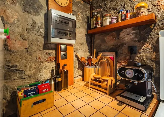 Stone Forest Escape - Cozy Cinema & Starry Sky Alpstuga *