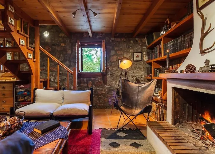 Stone Forest Escape - Cozy Cinema & Starry Sky Artemisía