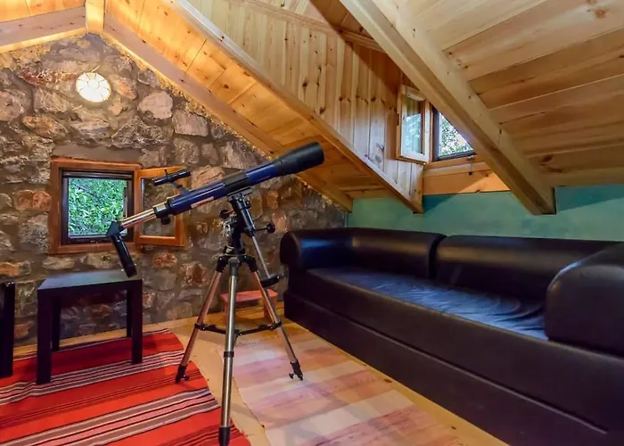 Alpstuga Stone Forest Escape - Cozy Cinema & Starry Sky