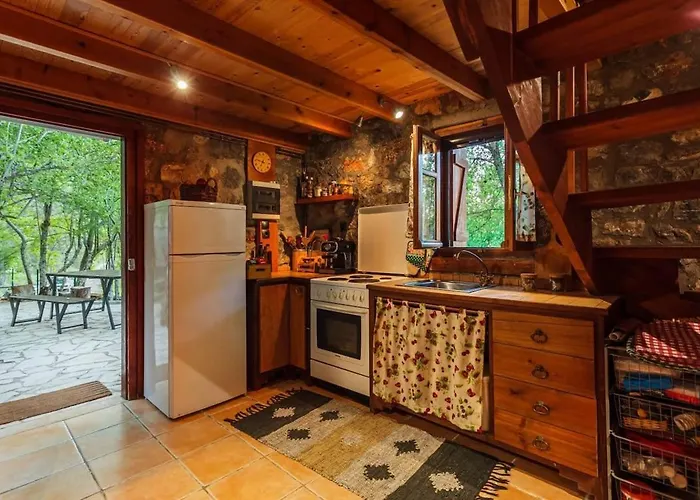 Stone Forest Escape - Cozy Cinema & Starry Sky Alpstuga *